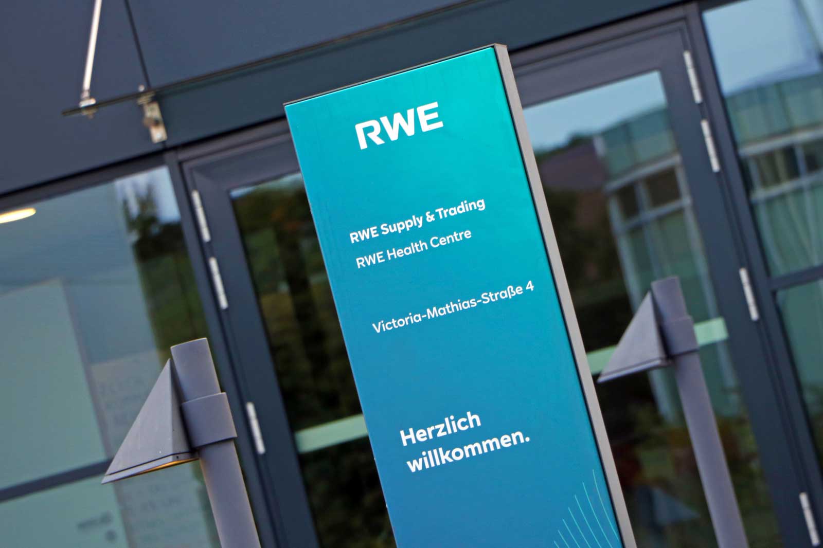 Eingang zum health care center am RWE Campus in Essen